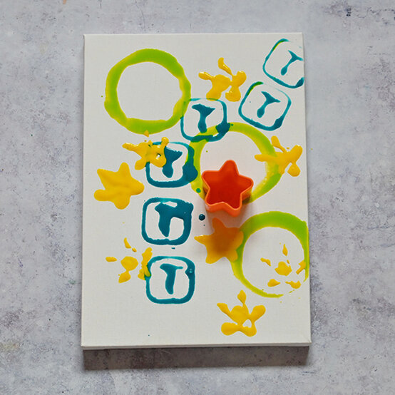 art-ideas-to-do-with-your-baby29.jpg?sw=554&q=85