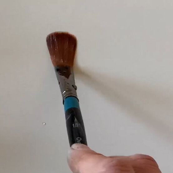 feathers-with-acrylic-inks_step1.jpg?sw=554&q=85