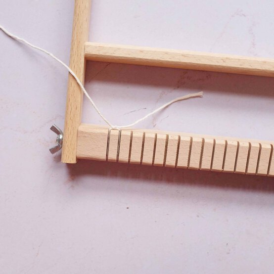 Idea_how-to-make-a-woven-christmas-banner_step1.jpg?sw=554&q=85