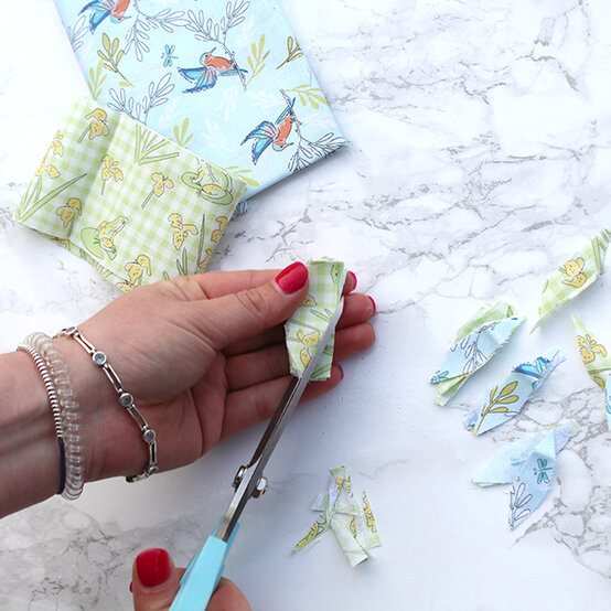 how_to_make_rag_rug_wreath_13.jpg?sw=554&q=85