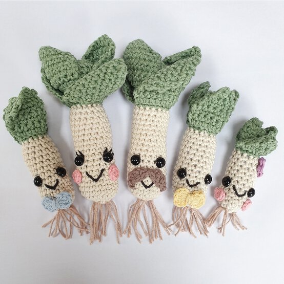 how-to-crochet-amigurumi-leeks-group2.jpg?sw=554&q=85