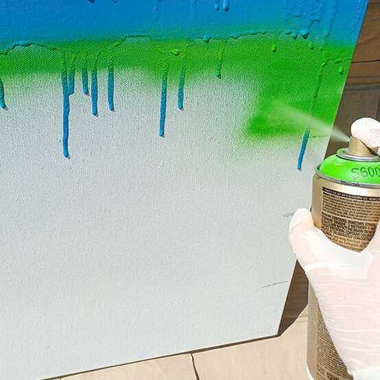 idea_gravity-drip-canvas-with-spray-paint_step5a.jpg?sw=554&q=85