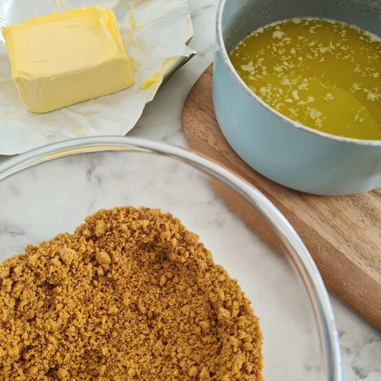 Idea_how-to-make-a-no-bake-christmas-dessert_step1b.jpg?sw=554&q=85