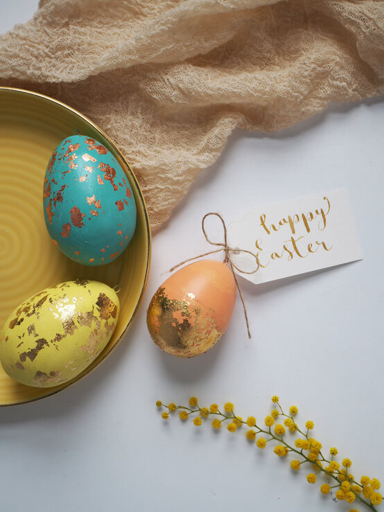 6_easter_egg_decorating_ideas_gold_leaf.jpg?sw=554&q=85