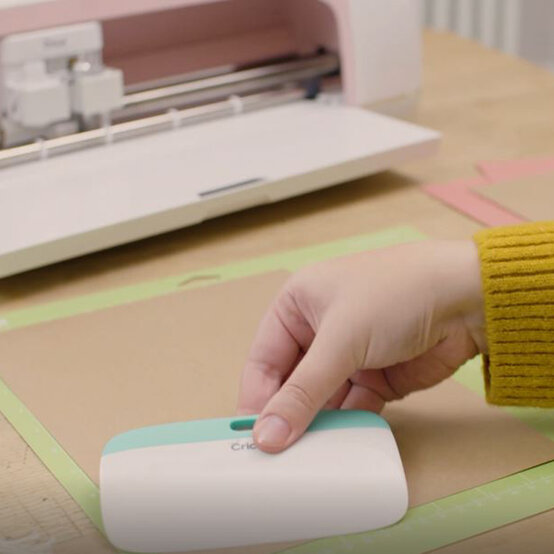 cricut-easter-bunting_step_10_1.jpg?sw=554&q=85