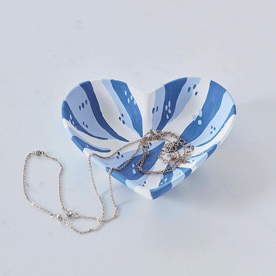 ways-to-decorate-ceramic-blanks_ceramic-heart-dish.jpg?sw=554&q=85
