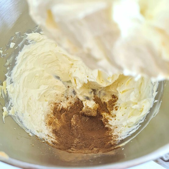 Idea_how-to-make-a-no-bake-christmas-dessert_step2b.jpg?sw=554&q=85