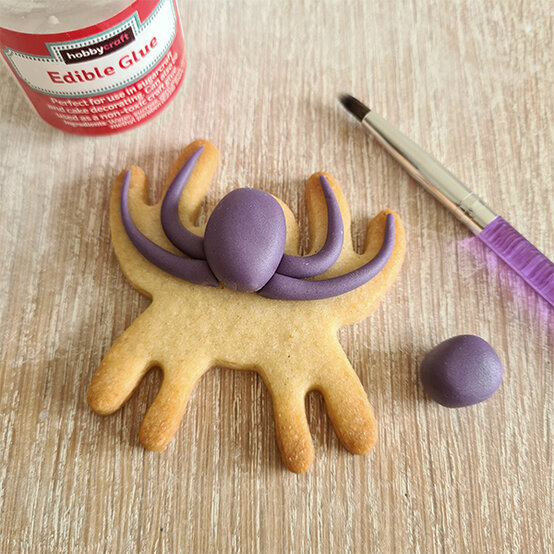 halloween-biscuits-12b.jpg?sw=554&q=85