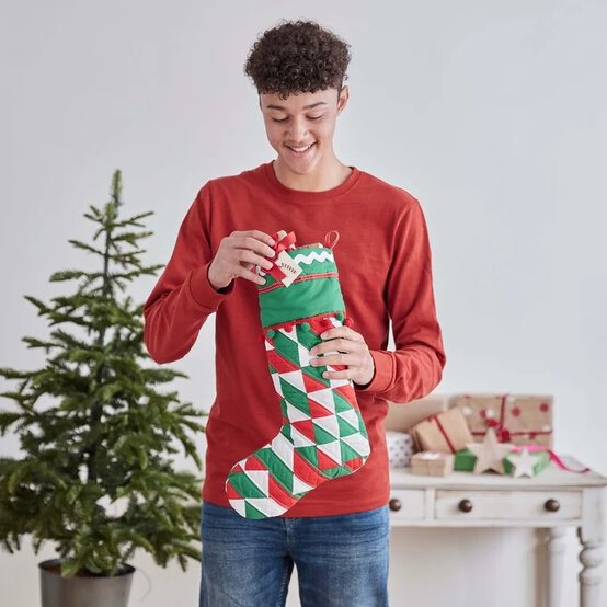 artisan-suzy-springall-how-to-quilt-a-christmas-stocking.jpg?sw=554&q=85