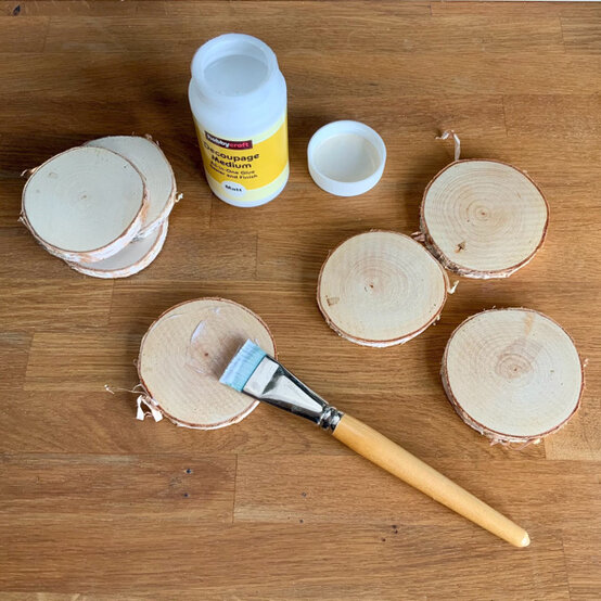 idea%5Fmodern%2Dcalligraphy%2Dplace%2Dcards%5Fstep%2D1.jpg?sw=554&q=85