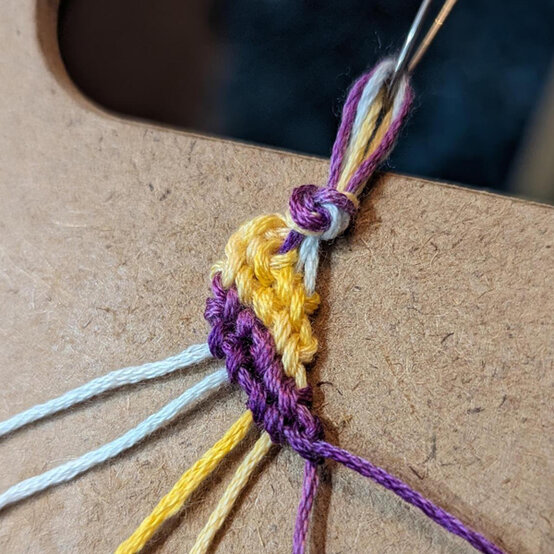 ideas%5Fhow%2Dto%2Dmake%2Dfriendship%2Dbracelets%5Fstripe%2Dbracelet%2D3.jpg?sw=554&q=85