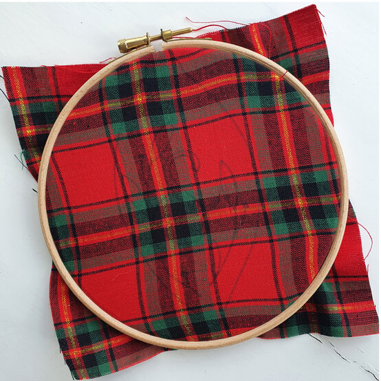 personalised-embroidered-decorations_step17.jpg?sw=554&q=85