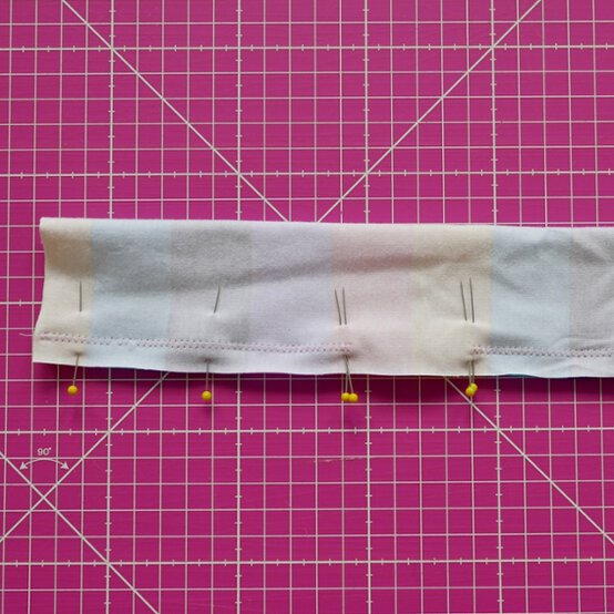 Jersey%20Sportswear_Scrunchie_Step2.jpeg?sw=554&q=85