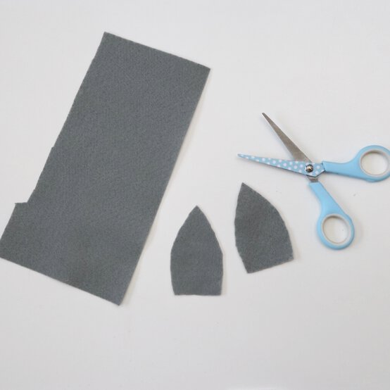 how_to_make_a_wolf_costume_step1-square.jpg?sw=554&q=85