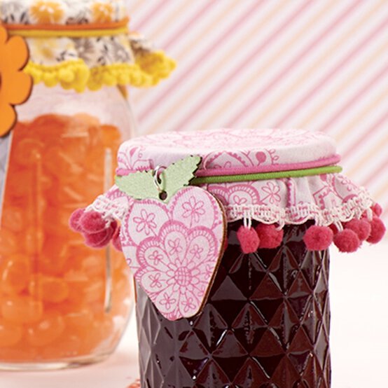 25-things-to-sew-jam-jar-topper.jpg?sw=554&q=85