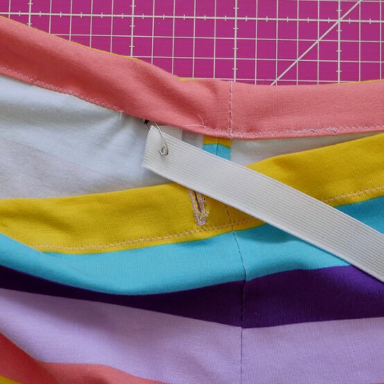 Jersey%20Sportswear_Shorts_Step8.jpeg?sw=554&q=85