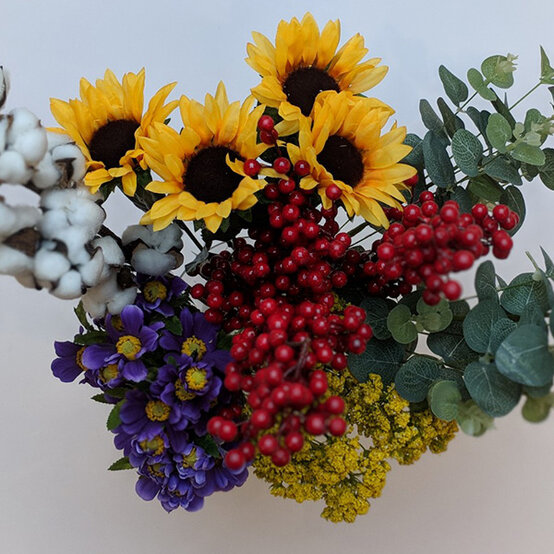 artificial-autumnal-wreath-2.jpg?sw=554&q=85