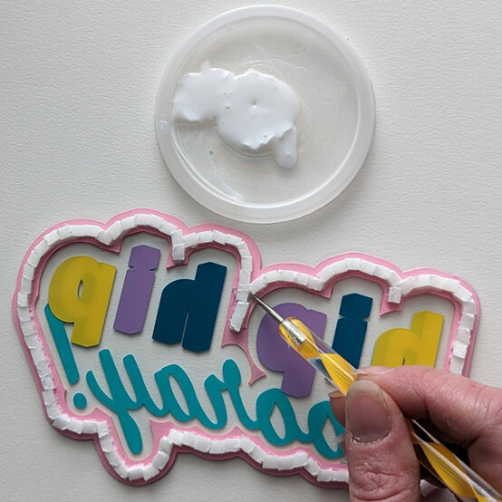 idea_cricut-how-to-make-a-shaker-cake-topper_step8.jpg?sw=554&q=85