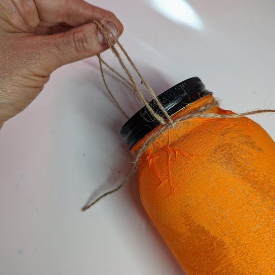 idea_halloween-glass-lanterns-pumpkin_step4.jpg?sw=554&q=85