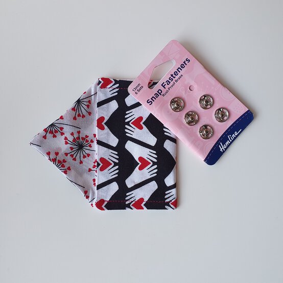 gift_card_snap_fastening_9.jpg?sw=554&q=85