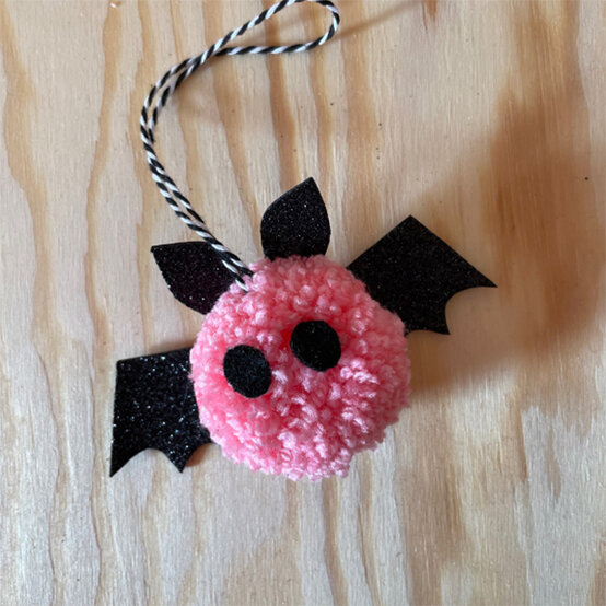 pom-pom-bat-4f.jpg?sw=554&q=85