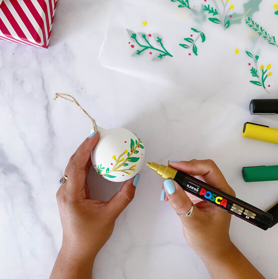 personalised-decorated-ceramic-baubles_motifs_4.jpg?sw=554&q=85