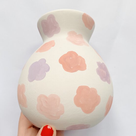 3-ways-to-decorate-vases-10.jpg?sw=554&q=85