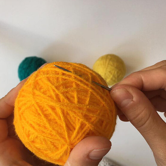 yarn-ball-baubles-6c.jpg?sw=554&q=85
