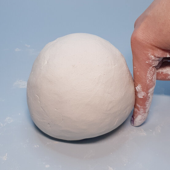 Idea_how-to-make-a-yarn-bowl-with-air-drying-clay_step2a.jpg?sw=554&q=85