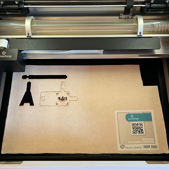 idea_glowforge-how-to-make-personalised-keyrings-photo_step6.jpg?sw=554&q=85