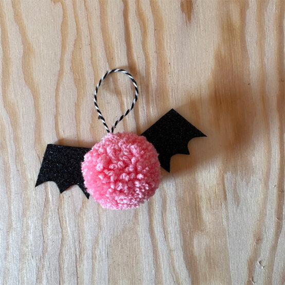 pom-pom-bat-4c.jpg?sw=554&q=85