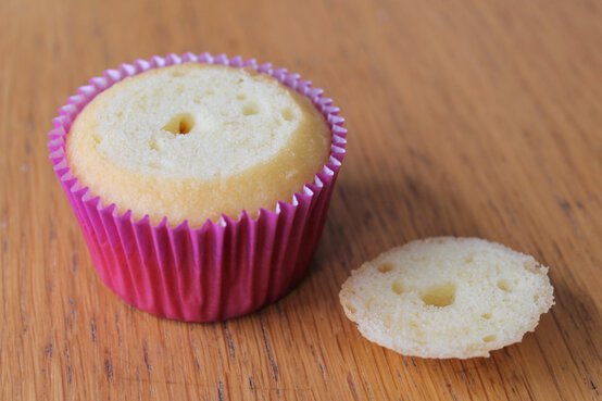 giraffe-cupcakes-7.jpg?sw=554&q=85