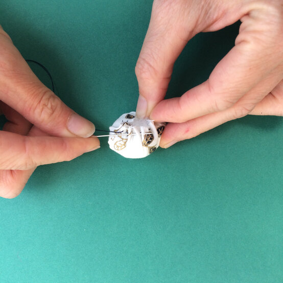 fabric-scrap-garland_step7_1-2.jpg?sw=554&q=85