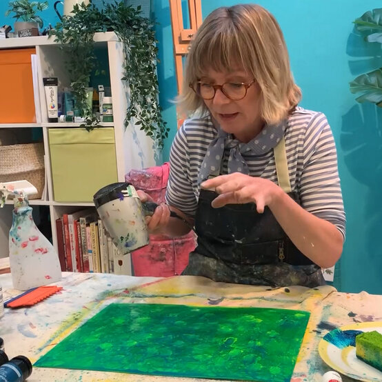 drip-effects-with-acrylic-paint_step3.jpg?sw=554&q=85