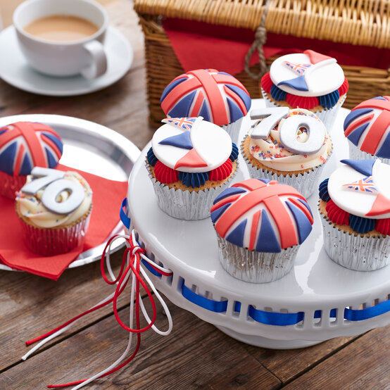 Platinum-Jubilee-Crafts_Cupcakes.jpg?sw=554&q=85