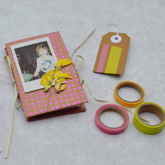 concertina-cards17.jpg?sw=554&q=85