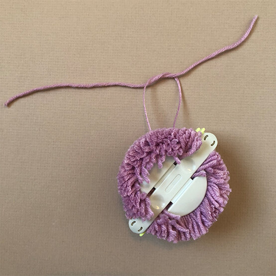 pom-pom-egg_step4.jpg?sw=554&q=85