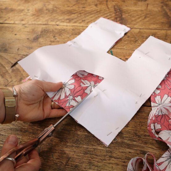 letter-cushion_step2_4.jpg?sw=554&q=85