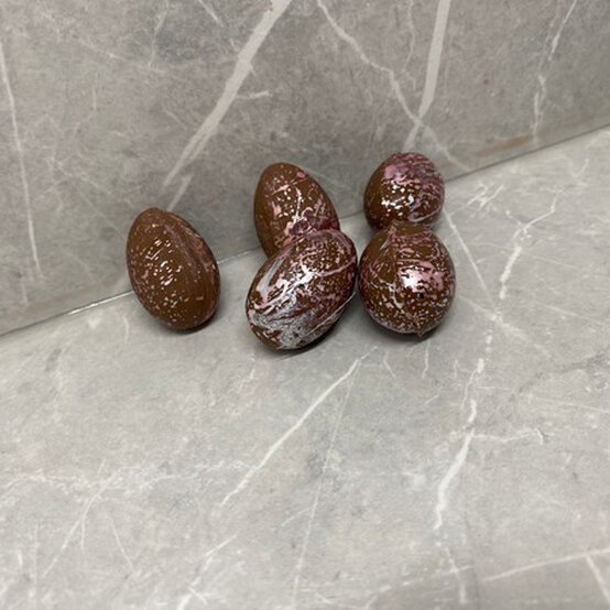 Idea_how-to-make-speckled-chocolate-mini-eggs_step6.jpg?sw=554&q=85