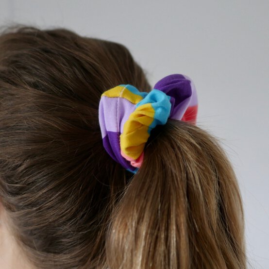 Jersey%20Sportswear_Scrunchie_FINAL.jpeg?sw=554&q=85