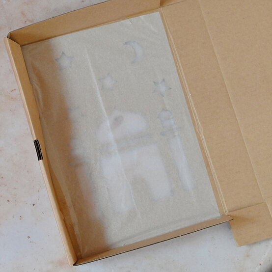 how-to-make-a-lightbox-for-ramadan-step-4a.jpg?sw=554&q=85