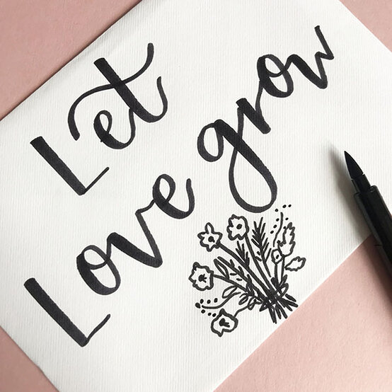 grass-bridesmaid-hamper-glass2.jpg?sw=554&q=85