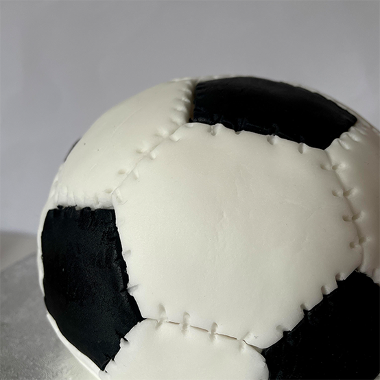 idea%5Fhow%2Dto%2Dmake%2Da%2Dfootball%2Dcake%2Dnew%5Fstep13.png?sw=554&q=85