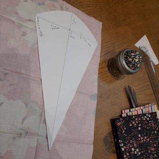 how_to_make_a_flower_floor_cushion_3.jpg?sw=554&q=85