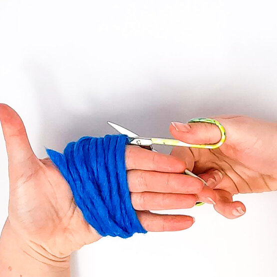 Christmas-Stash-Busting-Ideas_Yarn-Tinsel-Step-1.jpg?sw=554&q=85