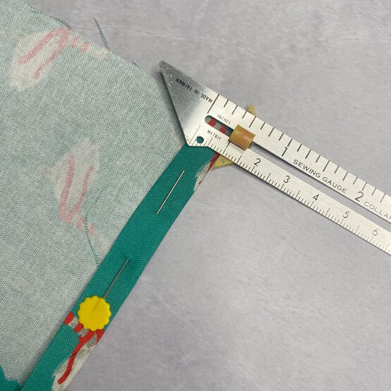 how-to-make-fabric-crackers_step7.jpg?sw=554&q=85