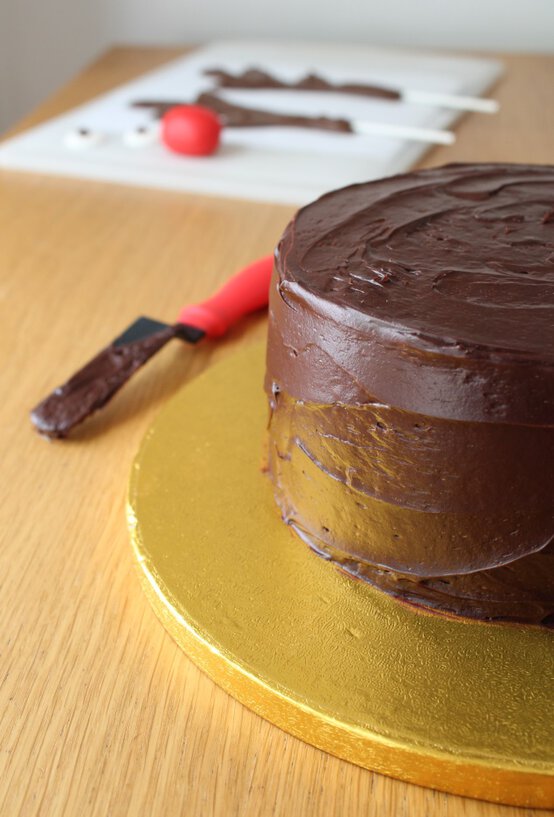 reindeer-cake5.jpg?sw=554&q=85