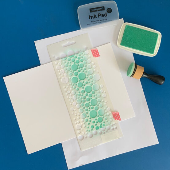 idea_stencilled-happy-birthday-card_step1.jpg?sw=554&q=85