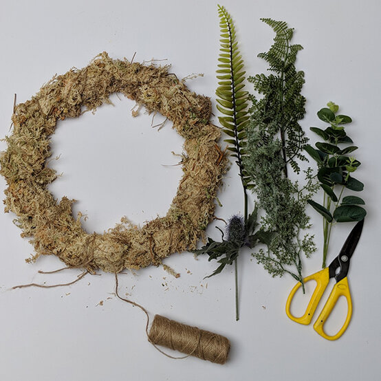 fresh-floral-wreath-step6.jpg?sw=554&q=85