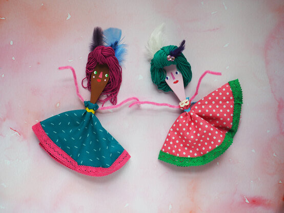 how_to_make_wooden_spoon_dolls_hero.jpg?sw=554&q=85